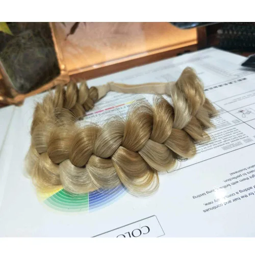 Vista 4 de Diadema trenzada sintética clásica de cabello con hebras anchas para boda, trenzas esponjosas desordenadas, banda para peluca, accesorio de belleza
