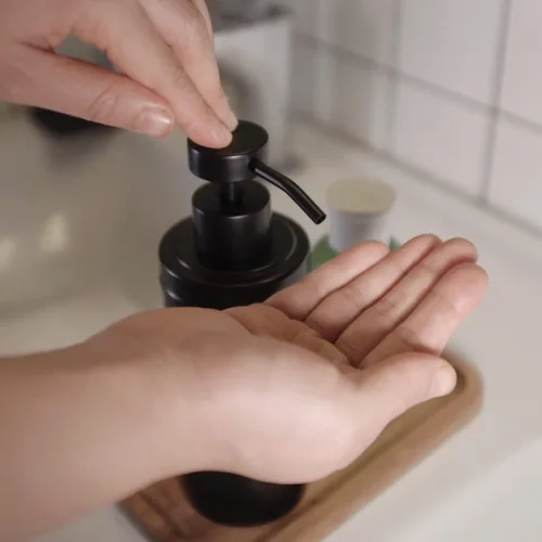 Vista 5 de Dispensador de jabón de acero inoxidable para baño, diseño plano negro mate, bomba de metal, dispensador de jabón líquido de manos a prueba de óxido