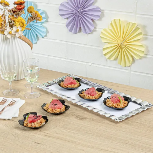 Vista 4 de Restaurantware Plato de aperitivo de 3.3 pulgadas, 25 platos desechables de plástico para aperitivos, resistentes platos de cóctel de plástico negro