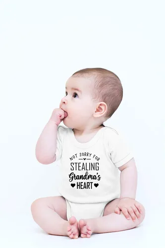 Vista 13 de CBTwear Not Sorry for Stealing Grandma's Heart – Ropa de bebé – Divertido body para recién nacido para niños y niñas