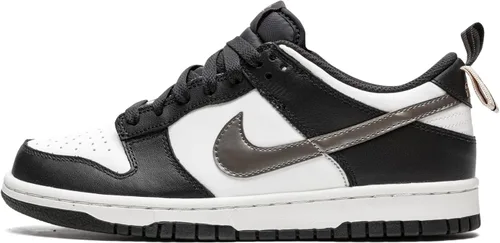 Vista 249 de Nike Kid's Dunk Low Sneaker