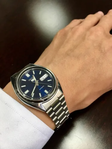 Vista 7 de SEIKO 5 Reloj automático para hombre SNXS79 con esfera negra y pulsera de acero inoxidable plateado, Mecánico,Automático,Reloj automático