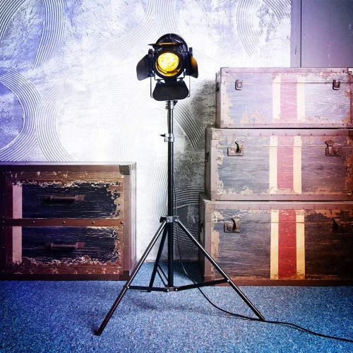 Vista 5 de Trípode retro vintage industrial negro ajustable lámpara de pie luz de estacionamiento, cable de 16.4 ft con interruptor de pie, luz