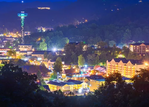 Vista 2 de Noah - Rompecabezas de Gatlinburg, Tennessee en las montañas ahumadas, 1000 piezas