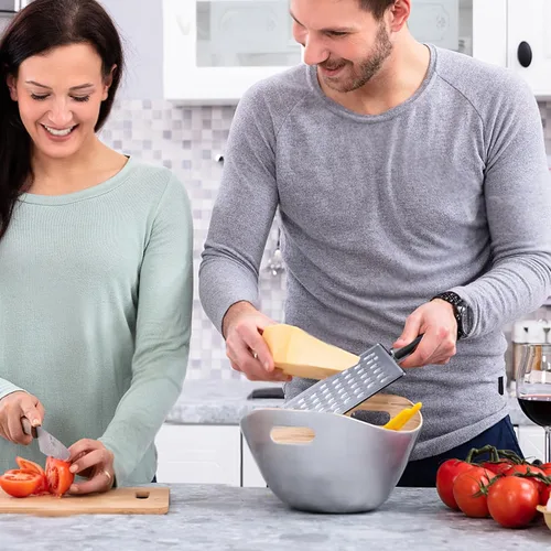 Vista 7 de ASTIMESA Juego de rallador de queso y jengibre de diferentes tamaños de agujeros, rallador Zester, pequeña trituradora de queso de mano para cocina