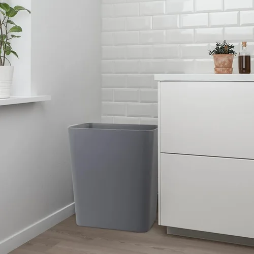 Vista 6 de Paquete de 3 cubos de basura grises de 4.5 galones, contenedor de basura Construcción de plástico resistente, forma rectangular que ahorra