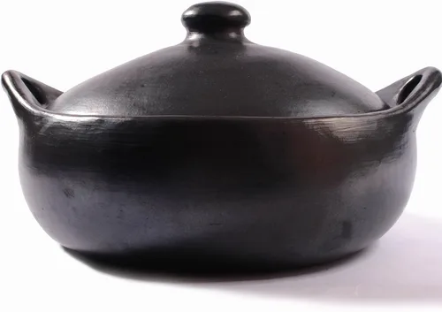 Vista 2 de Ancient Cookware, Chamba - Cacerola de arcilla plana, tamaño mediano, 3 cuartos de galón