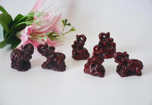 Vista 6 de Mini estatua de elefante, figuras de elefantes indios de resina Feng Shui para decoración del hogar, oficina, familia, animales, regalos de regreso