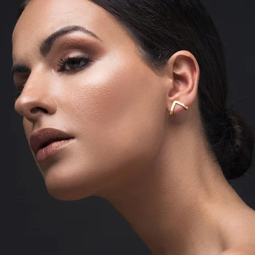 Vista 23 de Emmanuela - Aretes de aro texturizados en forma de V, plata de ley 925 chapada en oro, estilo minimalista, moderno, sexy, hipoalergénicos y sin
