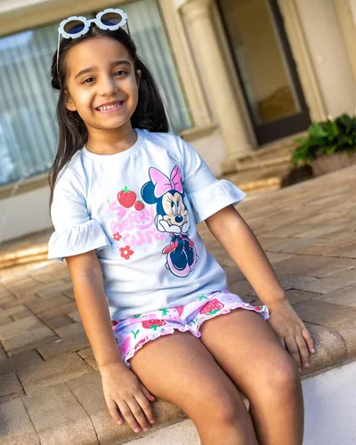 Vista 2 de Disney Conjunto de camiseta y pantalones cortos de gasa para bebés y niños grandes (12 meses - 14-16)