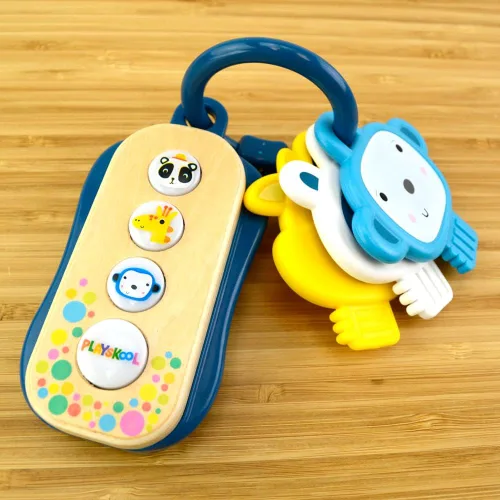 Vista 4 de Playskool Little Wonders See-A-Key - Llaves de juguete, sonidos y luces divertidos, jirafa, mono, panda, a partir de 6 meses