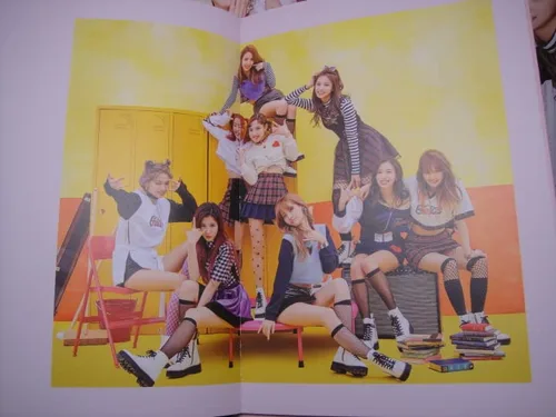 Vista 6 de JYP Entertainment Twice - TWICEcoaster : Lane 2 (álbum especial) [A ver.+B ver. Set] 2CD+Photobook+Photocard+Juego de tarjetas fotográficas