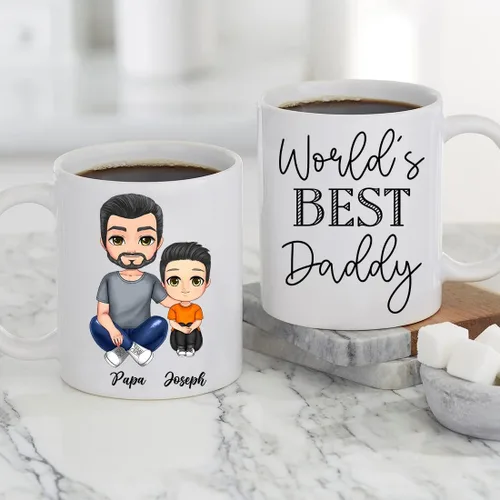 Vista 6 de Taza de café para el día del padre para papá de parte de hija e hijo. Taza del mundo con el mejor papá del mundo. Taza divertida con nombre