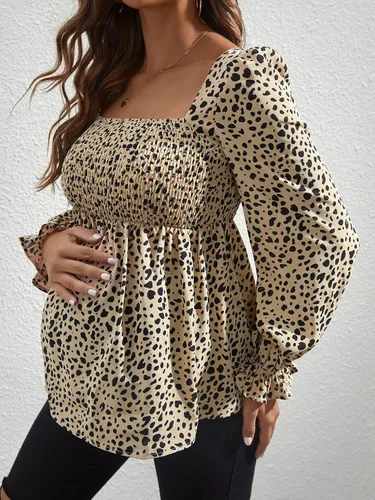 Vista 5 de OYOANGLE Blusa de maternidad estampada con cuello cuadrado y volantes de manga larga abombada para el trabajo