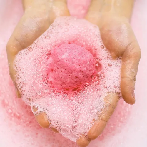 Vista 3 de STMT Self-Love Club D.I.Y. Bombas de baño de Horizon Group USA, crea 5 bombas de baño con colores pastel, aceites esenciales e ingredientes