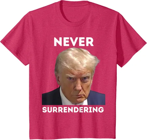 Vista 51 de Triumph Never Surrendering - Camiseta Trump Mug Shot, Negro