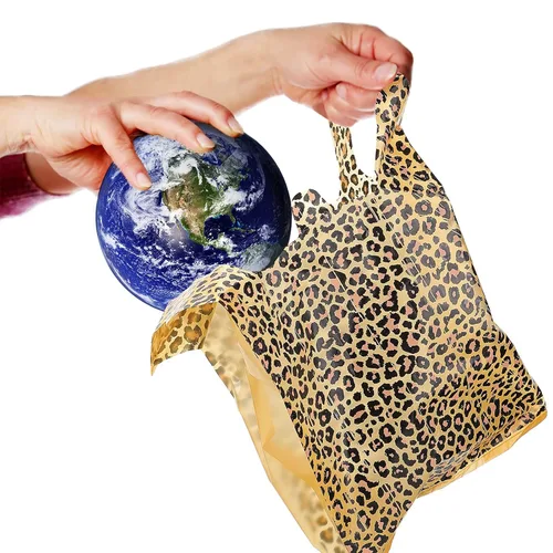 Vista 5 de Outus 50 bolsas de plástico con estampado de leopardo, estampado de guepardo, bolsas de regalo con doble impresión de leopardo, bolsa con asa