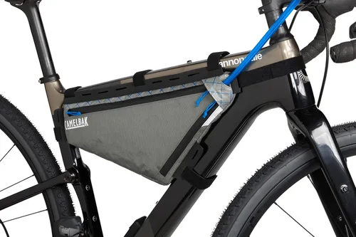 Vista 6 de CamelBak M.U.L.E. Bikepacking - Paquete de marco triangular impermeable - Incluye bolsa de depósito de hidratación Quickstow de 2 L, tamaño pequeño