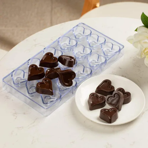Vista 3 de Restaurantware Pastry Tek - Molde para dulces de corazón de 10.8 x 5.3 pulgadas, 1 molde de chocolate con forma de corazón, 15 cavidades, apto