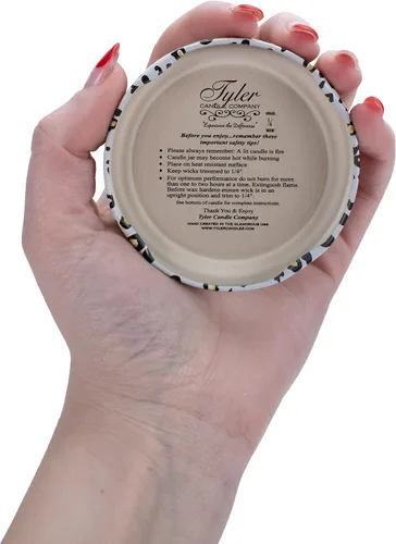 Vista 5 de Tyler Vela de vidrio perfumada 3.4 Oz, Diva, aromática