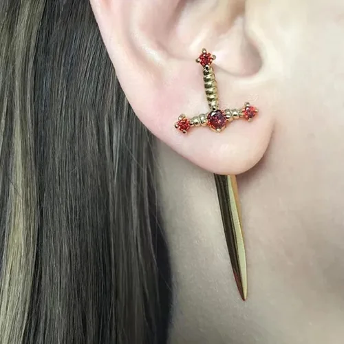 Vista 2 de Pendientes de espada para mujer, aretes de daga gótica, aretes punk negros para adolescentes y niñas