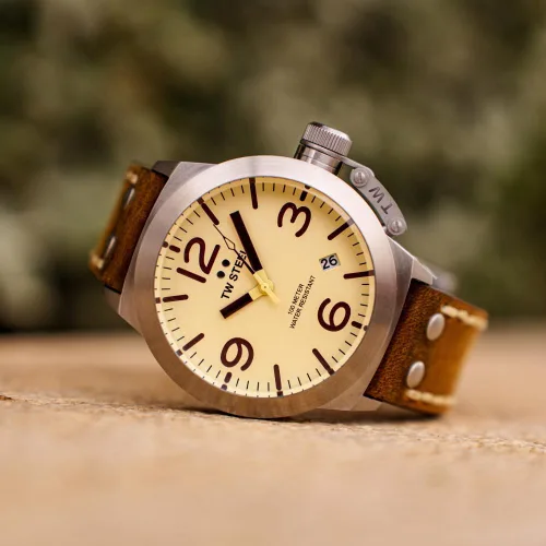 Vista 2 de TW Steel Canteen Mens 45mm Quartz Watch with 3-Hands Movement and Leather Strap