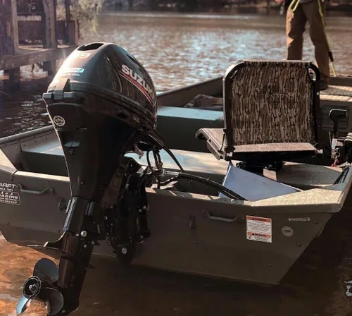 Vista 2 de Millennium Marine Asiento de barco B100 en Bottomland Camo