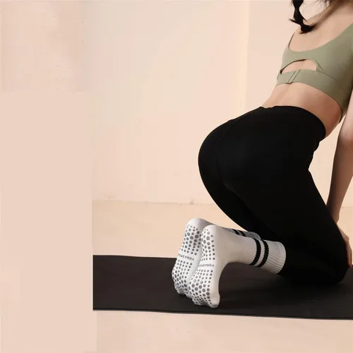Vista 6 de Kzkcy Calcetines de pilates de yoga con empuñaduras para mujer, antideslizantes, atléticos, calcetines para entrenamiento, barre ballet, calcetines