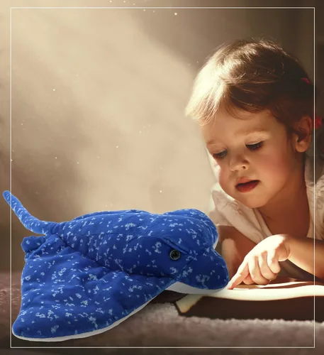 Vista 6 de DolliBu Raya Azul Moteada de Peluche - Juguete de Animal de Peluche Raya Súper Suave, Colección Salvaje Regalo de Peluche del Océano para Niños