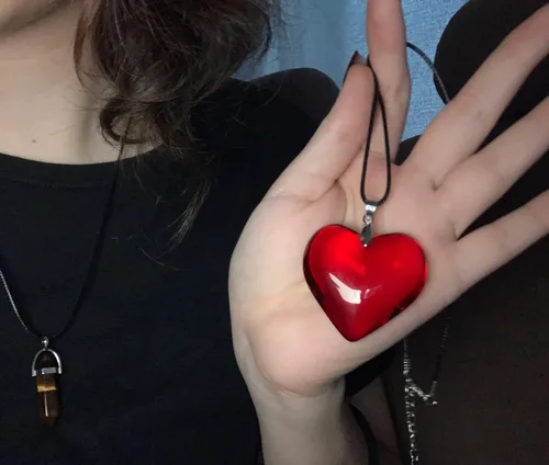 Vista 4 de Mullike Gargantilla de corazón grueso para mujer, collar con colgante de corazón de cristal grande con elegante lazo trenzado ajustable, cadena 1.4