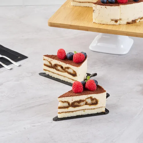 Vista 9 de Restaurantware Tablas para pasteles de 4.5 x 3 pulgadas, 100 bandejas triangulares de postre, ligeras con asa, tableros de repostería de plástico