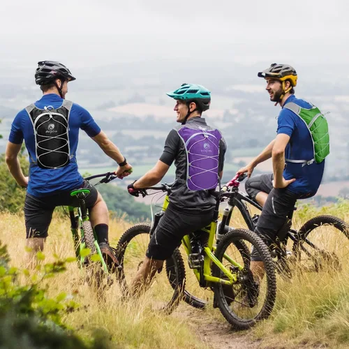 Vista 7 de Mochila de hidratación ligera con bolsa de agua de 2 L para hombres y mujeres, pequeñas mochilas de agua para correr, chaleco para senderismo