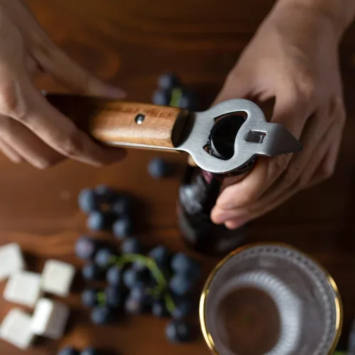 Vista 6 de Abrelatas de acero inoxidable para cocina, mango de madera de acacia manual con agujero para colgar, perforador de botella duradero, abrebotellas