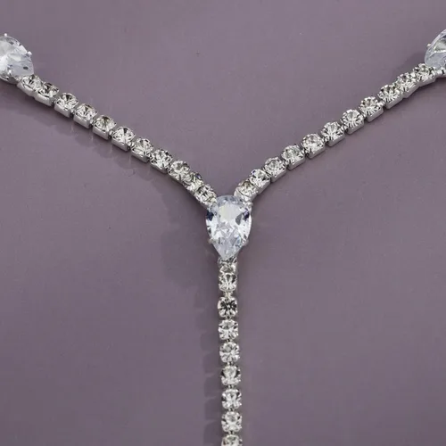 Vista 4 de YERTTER Gargantilla de cadena de diamantes de imitación de plata brillante con borla, collar largo de cristal, collar de lujo con diamantes