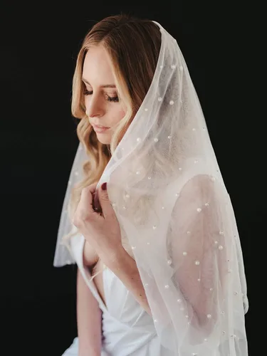 Vista 2 de SWEETV Velo de novia de 1 nivel de perla con borde de corte de peine largo capilla