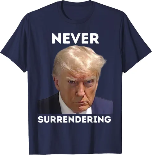Vista 48 de Triumph Never Surrendering - Camiseta Trump Mug Shot, Negro