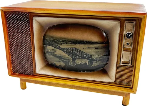 Vista 9 de Urbalabs - Alcancía de dinero vintage, TV, cámara, robot, estilo retro, alcancía para niños y adultos, banco grande de monedas, escritorio