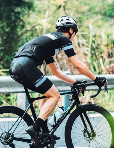 Vista 2 de INBIKE Conjunto de camiseta de ciclismo para hombre, reflectante, transpirable, traje de ciclismo de secado rápido, con pantalones cortos acolchados