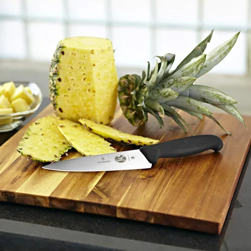 Vista 7 de Cuchillo de chef Victorinox, cuchillo pequeño de 5 pulgadas con mango de Fibrox, cuchillo de chef, 6 pulgadas, Negro
