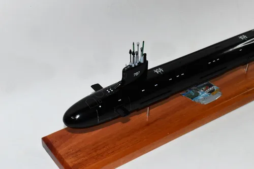 Vista 2 de Squadron Nostalgia LLC USS Washington (SSN-787) Modelo submarino, US Navy, modelo a escala de 20 pulgadas, caoba, Virginia Class Block III