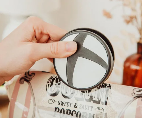 Vista 3 de Xbox Juego de 4 clips de chip resistentes con logotipo, abrazaderas de bolsa de plástico para aperitivos y almacenamiento de alimentos con agarre