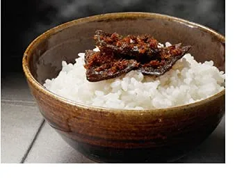 Vista 3 de Takesan Tsukudani de algas marinas en botella. TUKUDANI es un alimento conservado elaborado con salsa de soja. Una comida tradicional japonesa que
