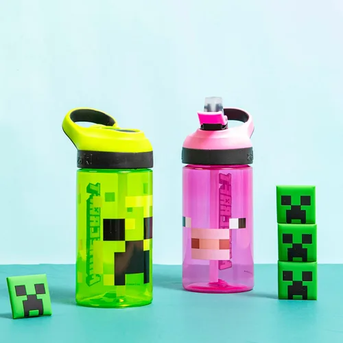 Vista 2 de Zak Designs Minecraft - Botella de agua para niños con popote y asa de transporte integrado, hecha de plástico, diseños de botellas de agua a prueba