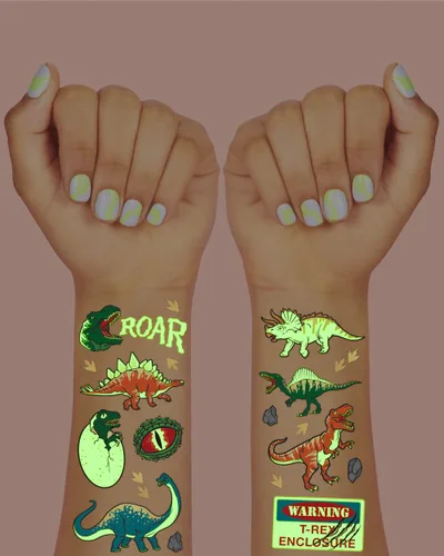 Vista 3 de xo, Fetti Tatuajes temporales de dinosaurios - 44 piezas que brillan en la oscuridad Suministros para fiesta de cumpleaños, recuerdos de fiesta