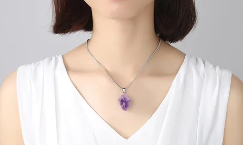 Vista 2 de COAI Collar con colgante de cristal de amatista cruda de 20 pulgadas, Piedra, amatista cruda