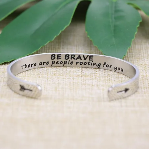 Vista 2 de JoycuFF Pulseras de acero inoxidable para mujer, con frase inspiradoramantra (en inglés) oculta, un regalo para mostrarle tu apoyo a tus amigas