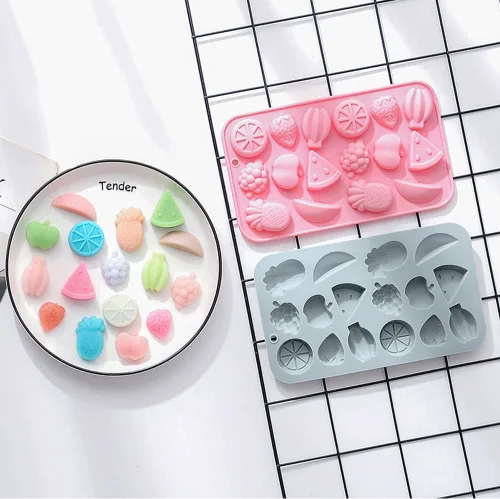 Vista 3 de CANDeal Paquete de 2 moldes de gelatina en forma de fruta, moldes de silicona para fondant 3D, mini moldes de caramelo de fresa para moldes de piña