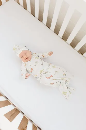 Vista 30 de Copper Pearl Gorro de bebé con nudo superior elástico suave Millie