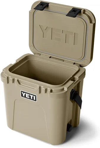 Vista 3 de YETI Roadie 24 2.0 - Enfriador duro con correa de hombro DoubleDuty y tapón de drenaje Canela