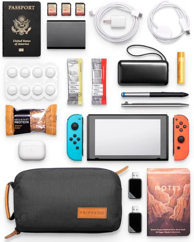 Vista 2 de Organizador de Bolso Tecnológico - Bolsa Organizadora Pequeña para Electrónica de Viaje - Estuche de Viaje Premium con Acentos de Cuero - Bolsillo